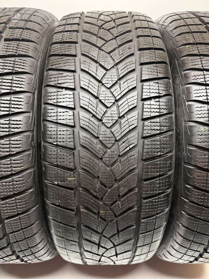 Goodyear UltraGripPerfomance, winter 225/55 R18