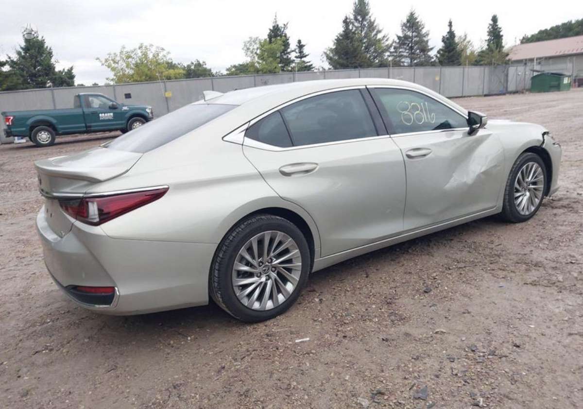 Lexus ES 300h for parts