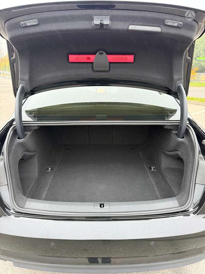 Audi A4, 2.0 l., Седан