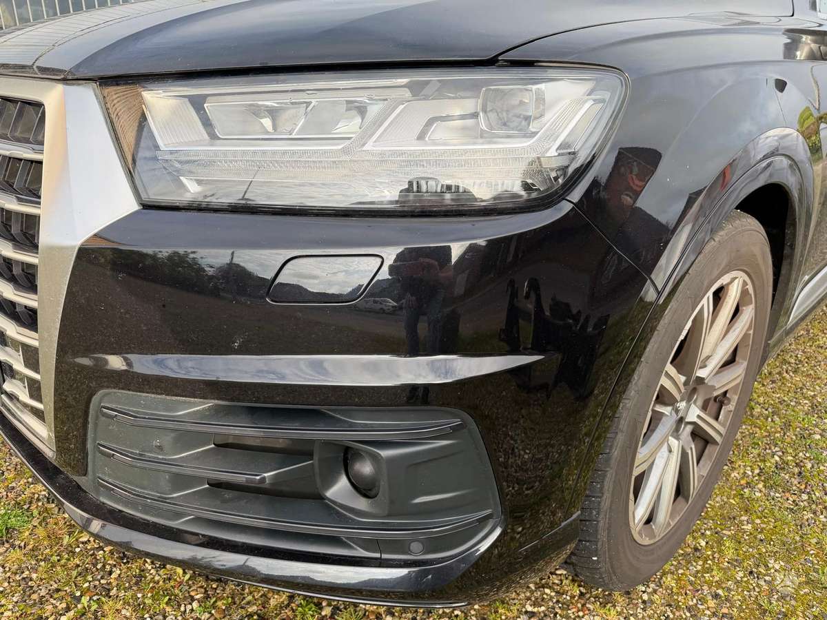 Audi Q7, 3.0 l., off-road / crossover