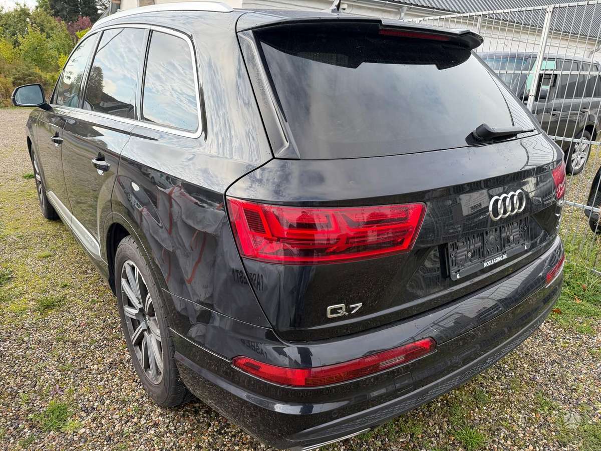 Audi Q7, 3.0 l., off-road / crossover