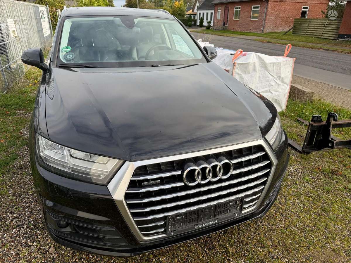 Audi Q7, 3.0 l., off-road / crossover