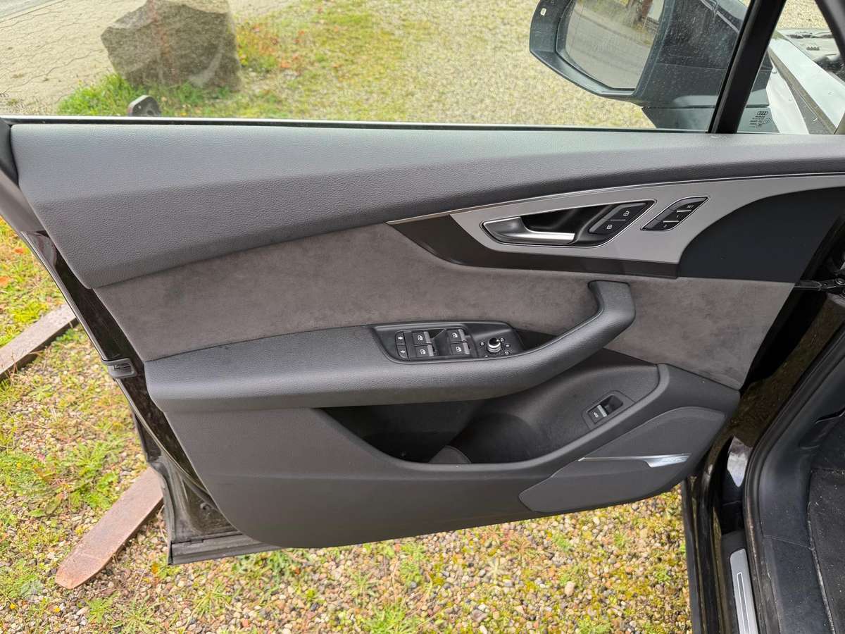 Audi Q7, 3.0 l., off-road / crossover