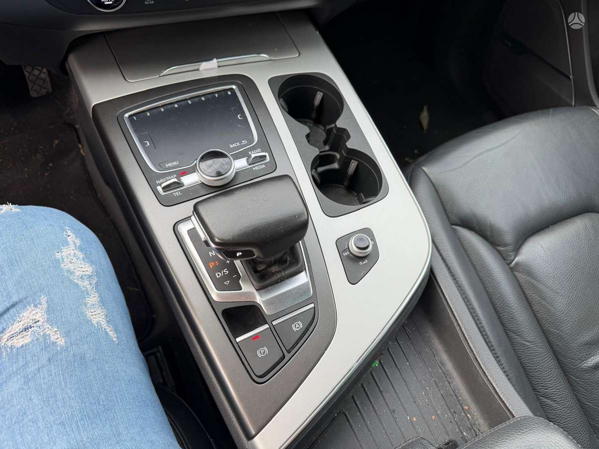 Audi Q7, 3.0 l., off-road / crossover