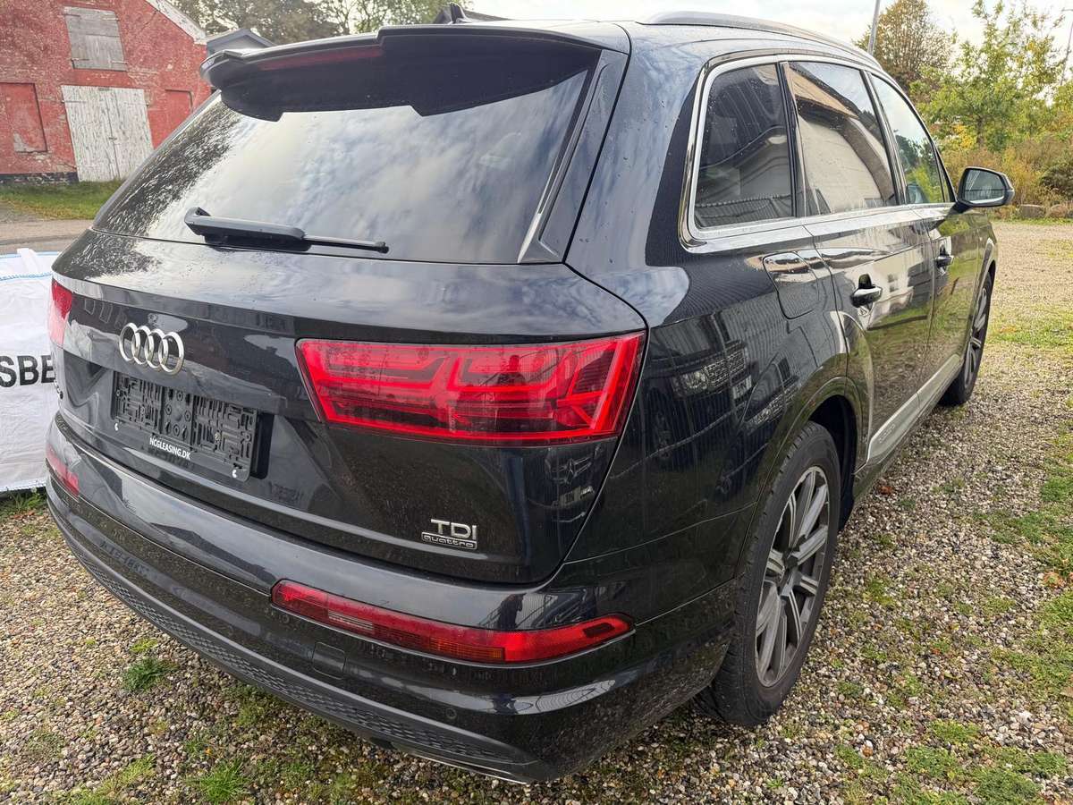Audi Q7, 3.0 l., off-road / crossover