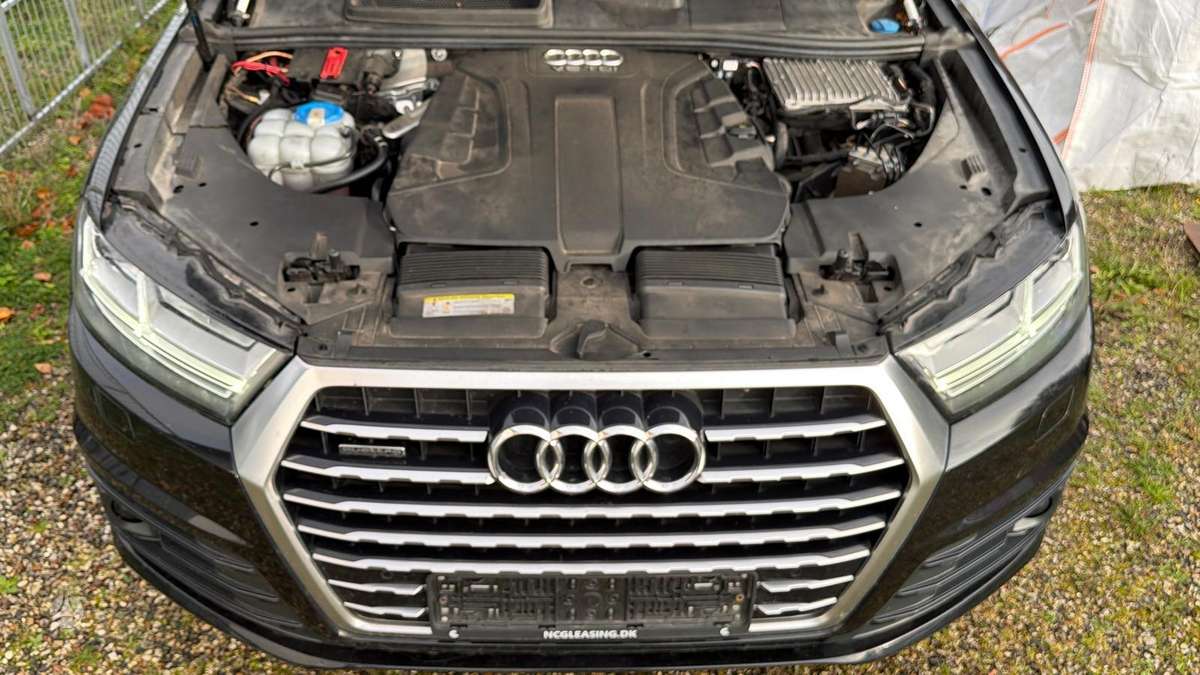 Audi Q7, 3.0 l., off-road / crossover