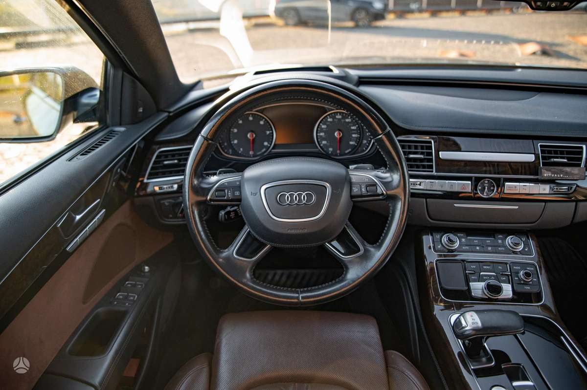 Audi A8 L, 3.0 l., Седан