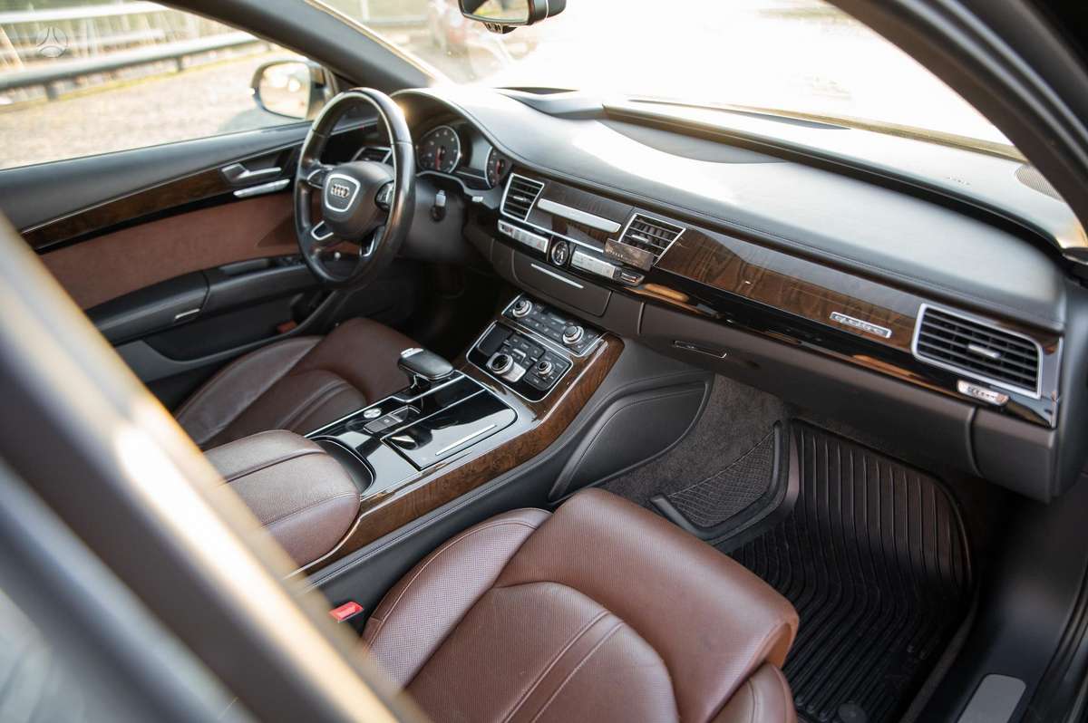 Audi A8 L, 3.0 l., Седан