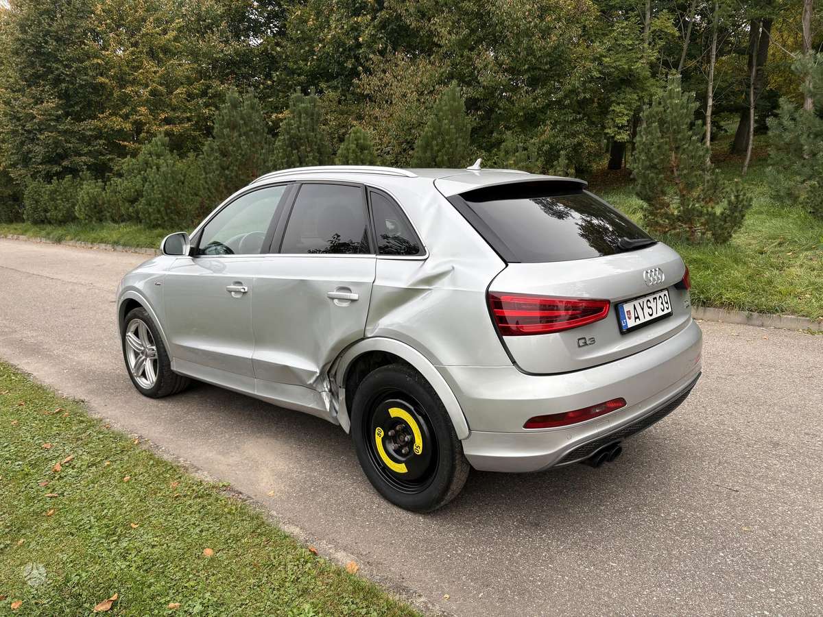Audi Q3, 2.0 l., off-road / crossover