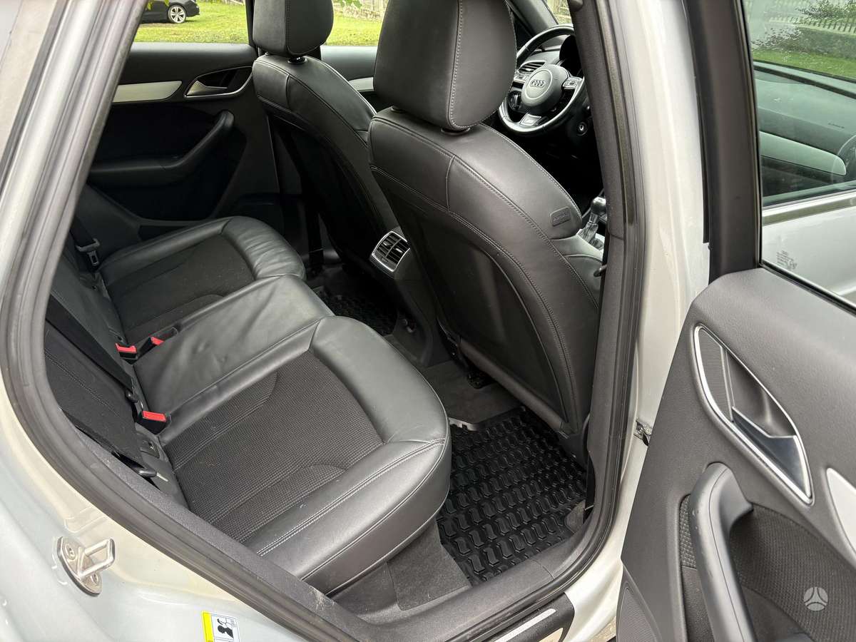 Audi Q3, 2.0 l., off-road / crossover