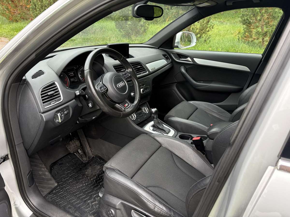 Audi Q3, 2.0 l., off-road / crossover