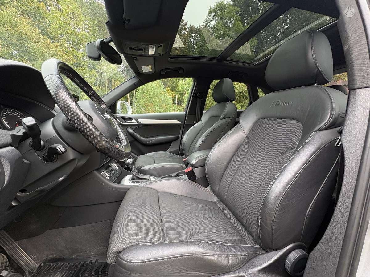 Audi Q3, 2.0 l., off-road / crossover