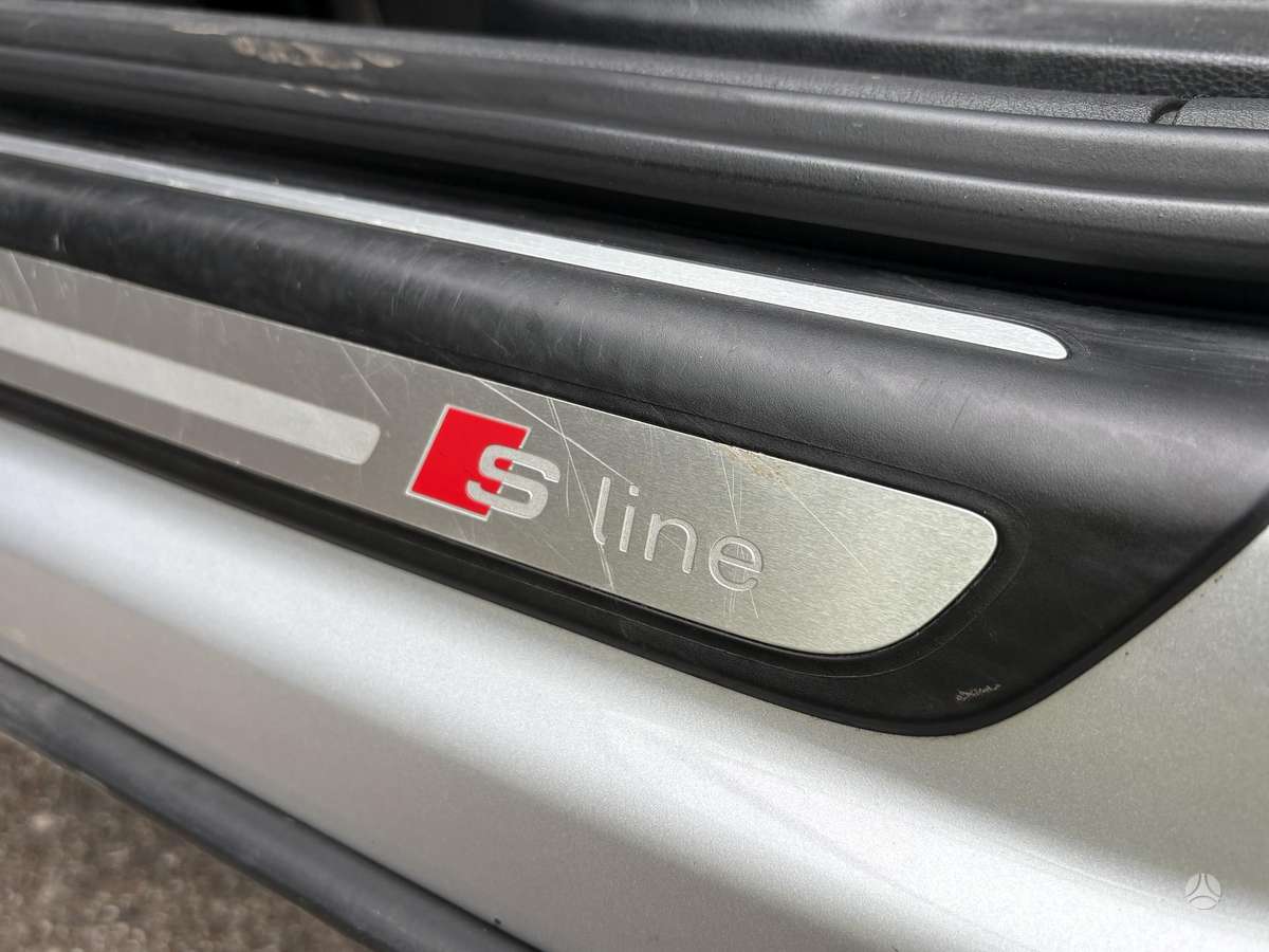 Audi Q3, 2.0 l., off-road / crossover