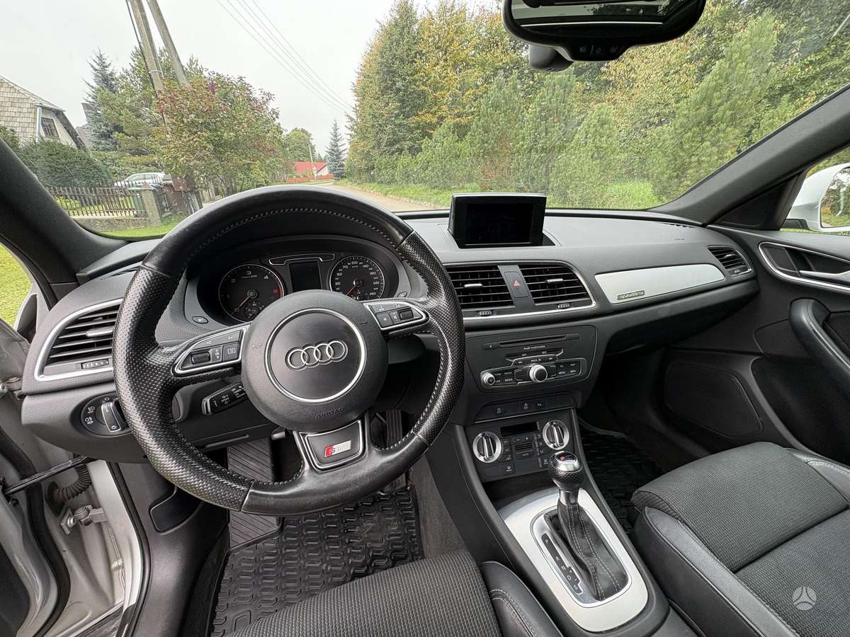 Audi Q3, 2.0 l., off-road / crossover