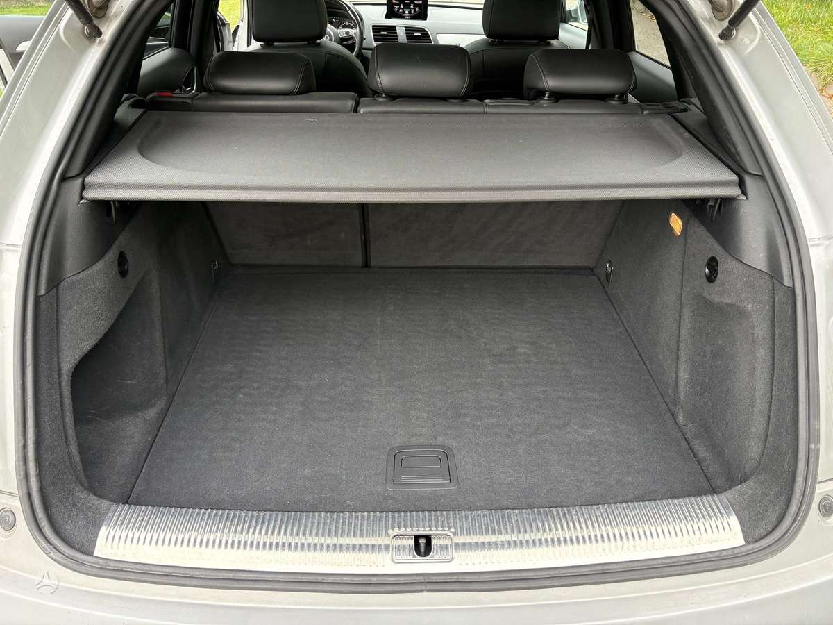 Audi Q3, 2.0 l., off-road / crossover