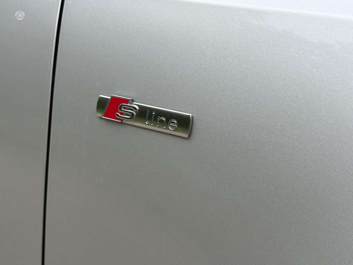 Audi Q3, 2.0 l., off-road / crossover