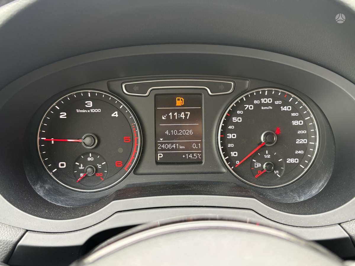 Audi Q3, 2.0 l., off-road / crossover