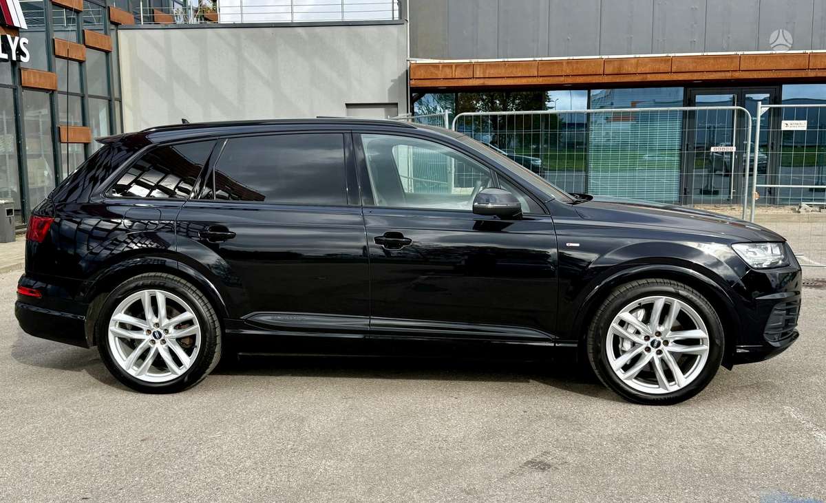 Audi Q7, 3.0 l., off-road / crossover