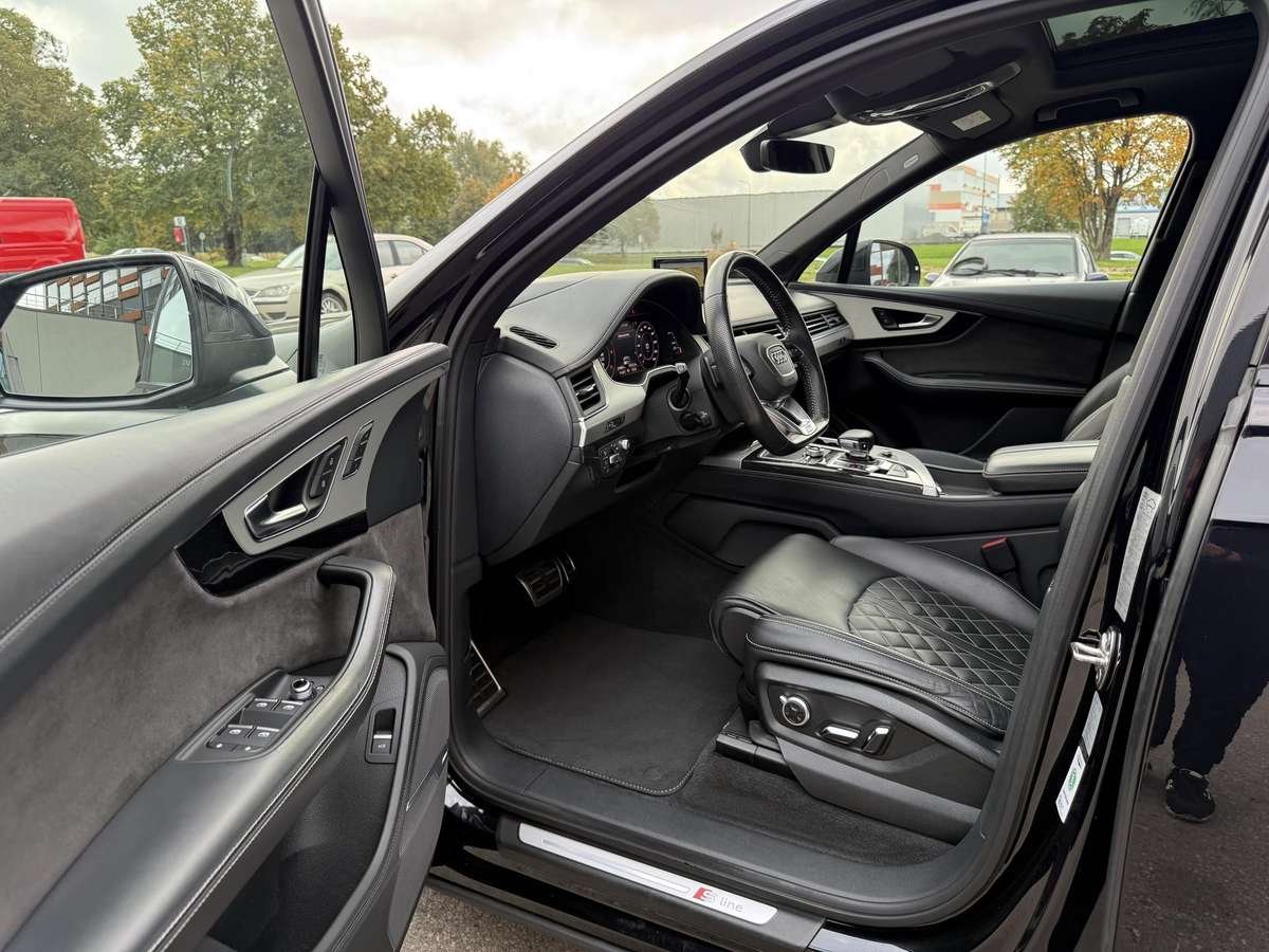 Audi Q7, 3.0 l., off-road / crossover