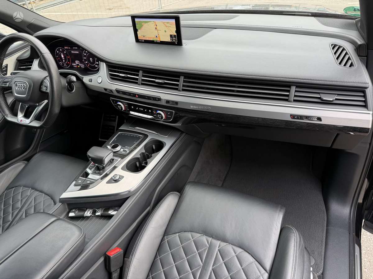 Audi Q7, 3.0 l., off-road / crossover