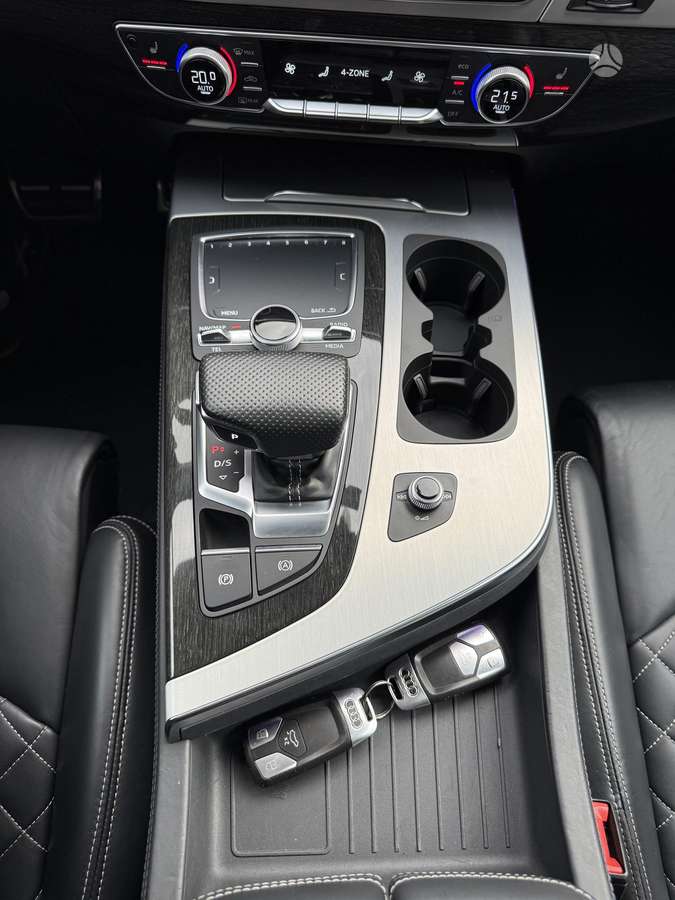 Audi Q7, 3.0 l., off-road / crossover