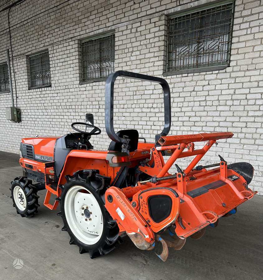 Kubota GL200, traktoriai