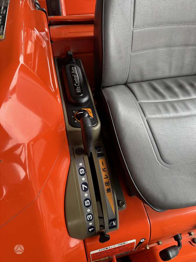 Kubota GL200, traktoriai