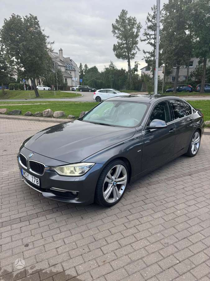 BMW 320, saloon / sedan