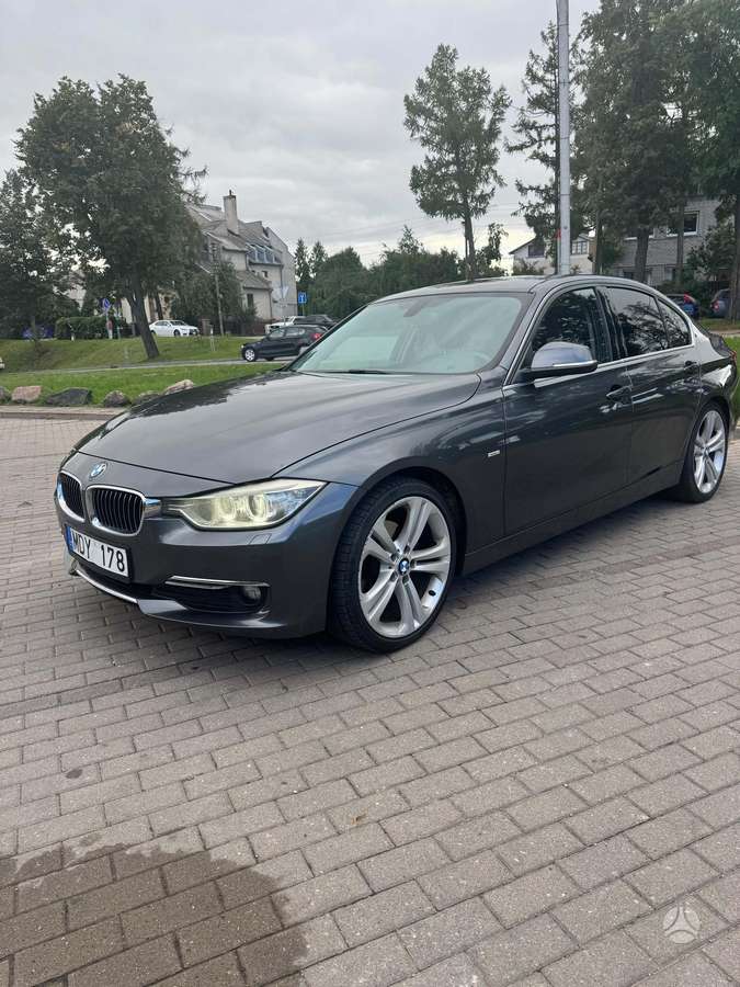BMW 320, sedans