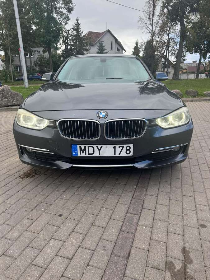 BMW 320, sedans