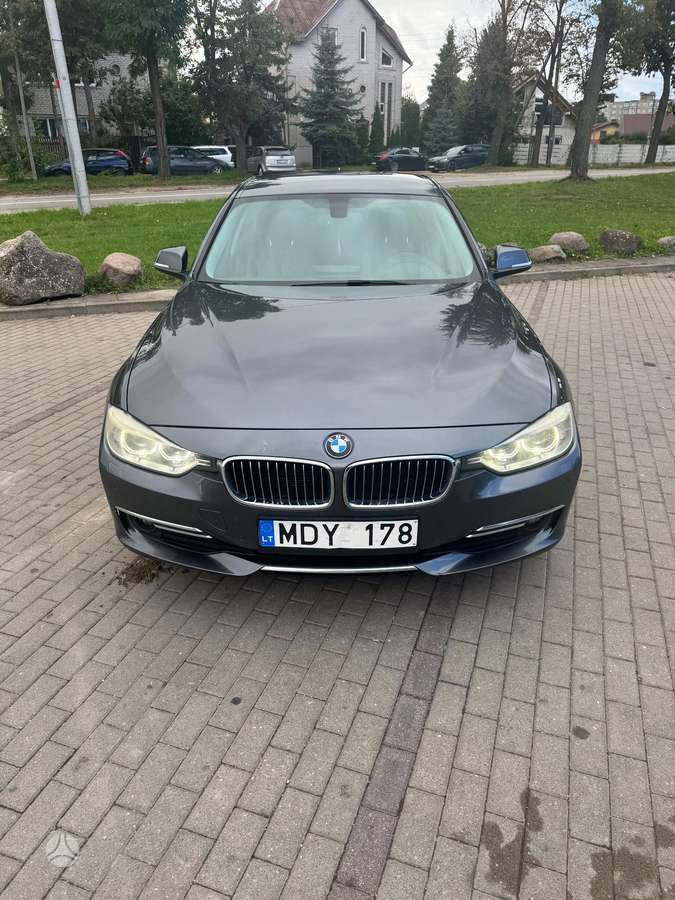 BMW 320, sedans