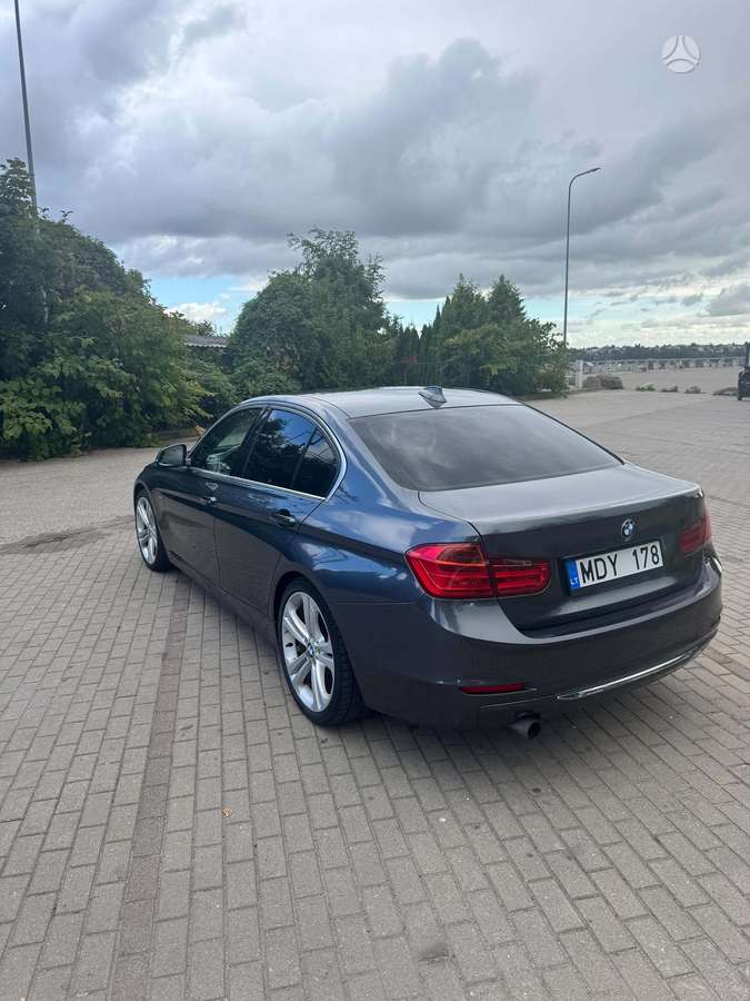 BMW 320, sedans