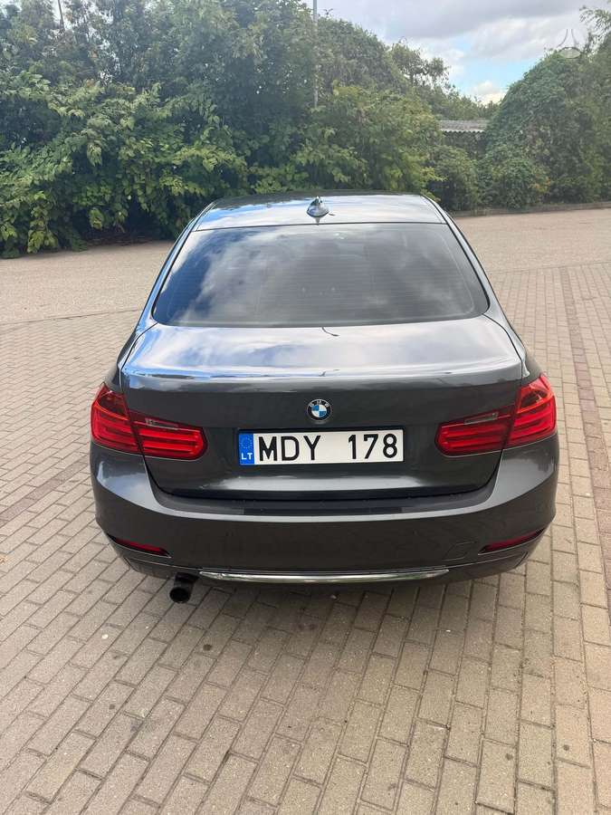 BMW 320, saloon / sedan