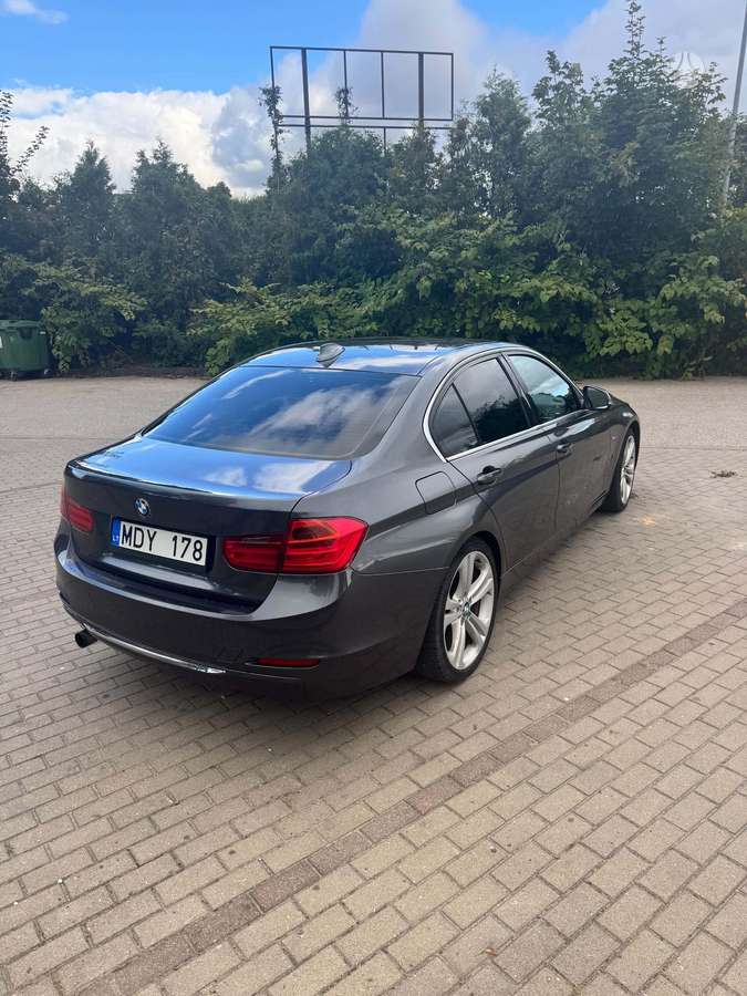 BMW 320, Седан