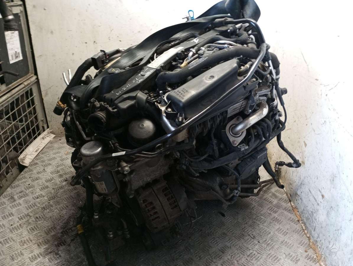 Mercedes-Benz E300 детали двигателя