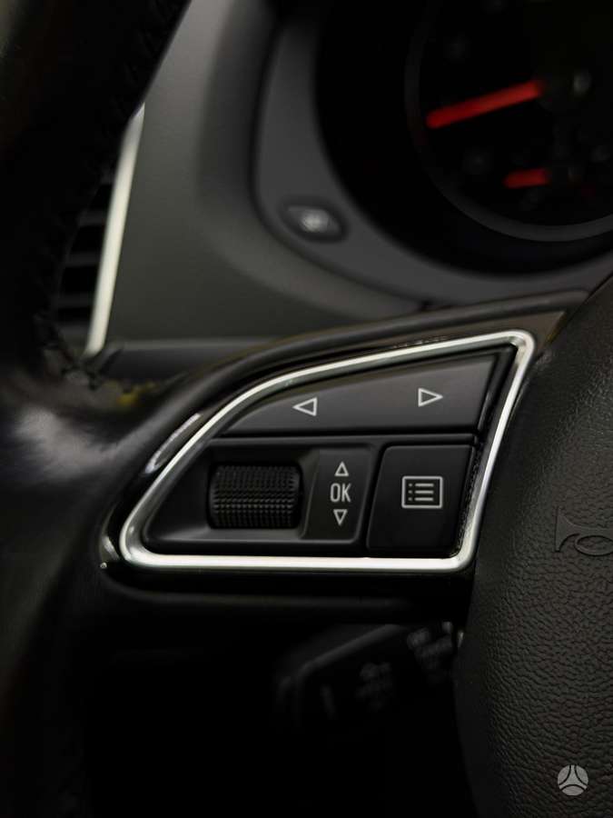 Audi Q3, 2.0 l., Внедорожник / Кроссовер