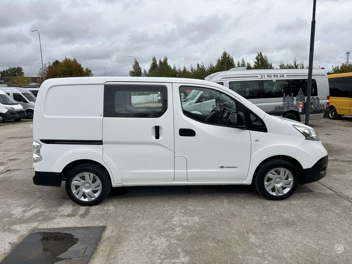 Nissan e-NV200, Коммерческий