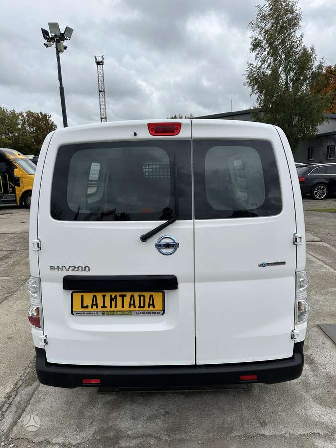 Nissan e-NV200, commercial