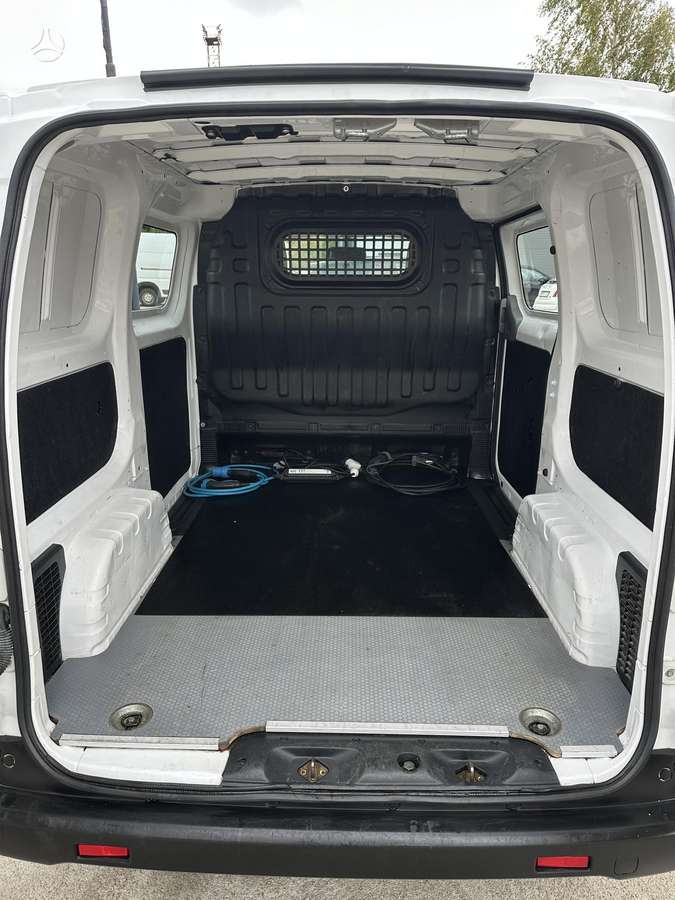 Nissan e-NV200, komercinis