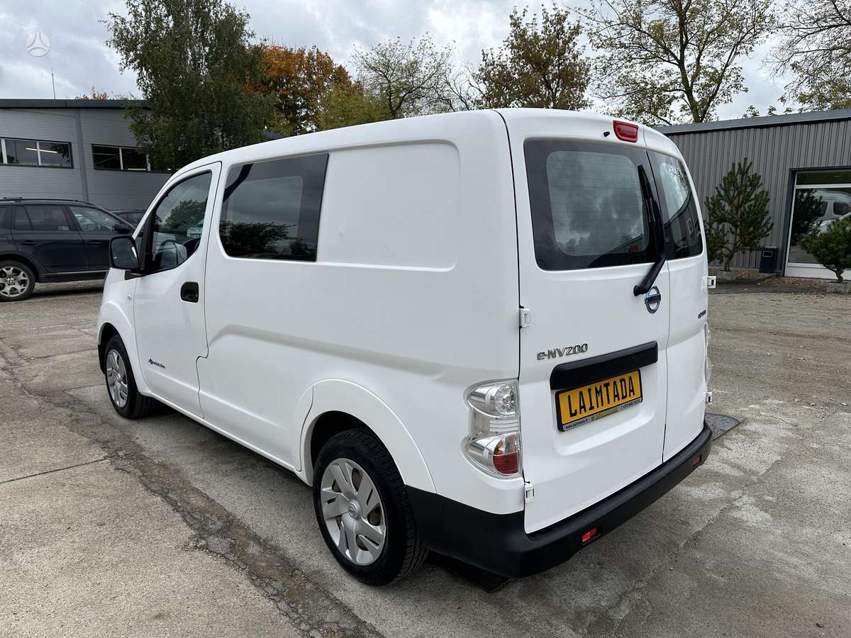 Nissan e-NV200, commercial