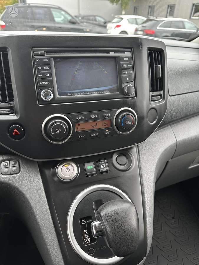Nissan e-NV200, commercial