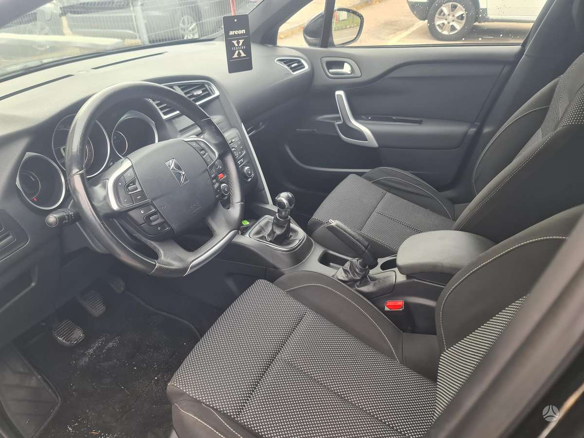Citroen DS4, 1.6 l., hatchback