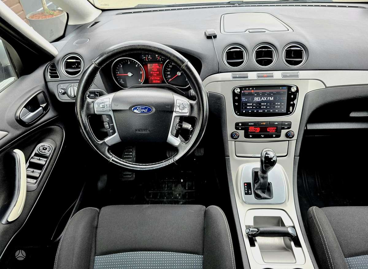 Ford S-MAX 2011 — photo 14