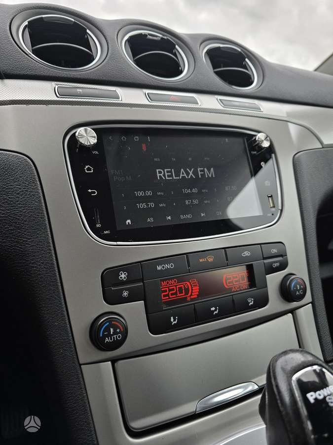 Ford S-MAX 2011 — photo 17