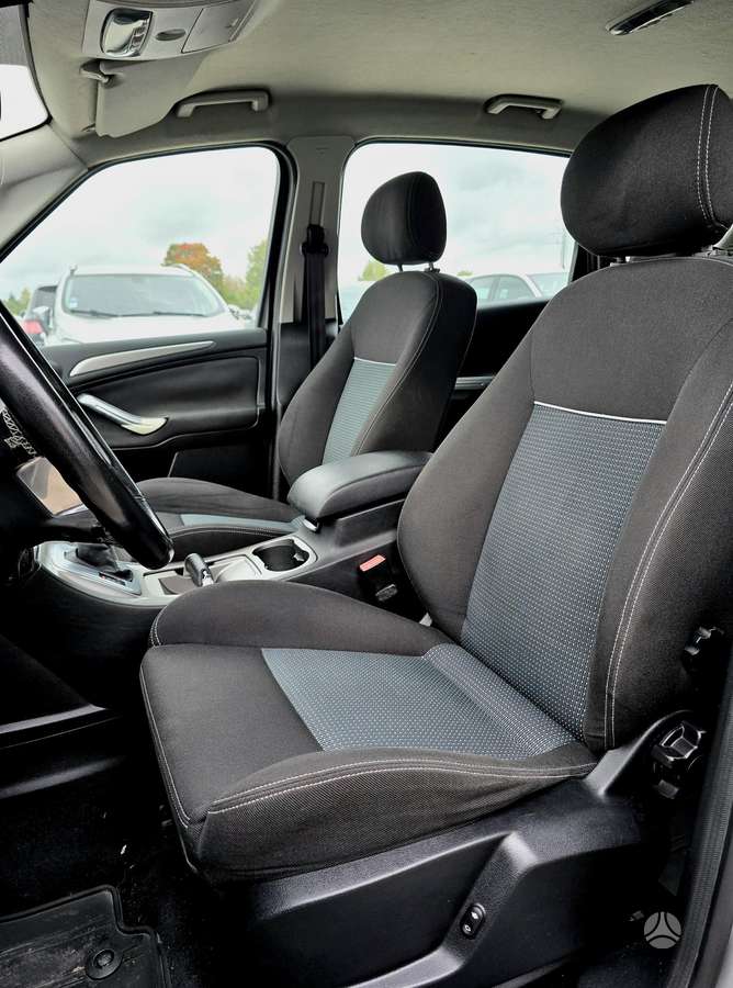 Ford S-MAX 2011 — photo 18
