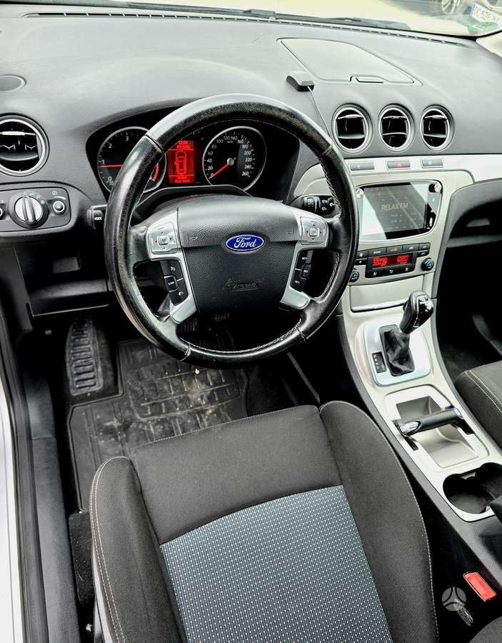 Ford S-MAX 2011 — photo 19