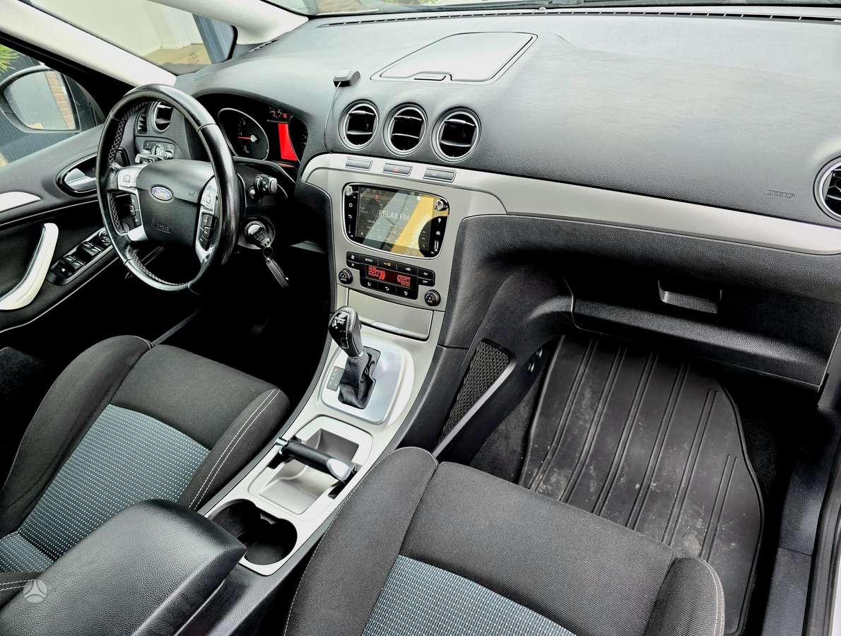 Ford S-MAX 2011 — photo 21