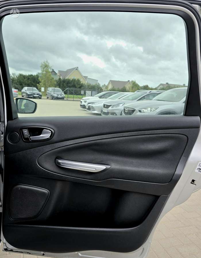 Ford S-MAX 2011 — photo 25
