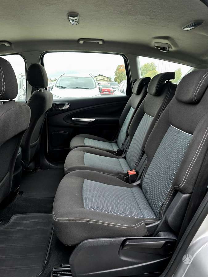 Ford S-MAX 2011 — photo 27