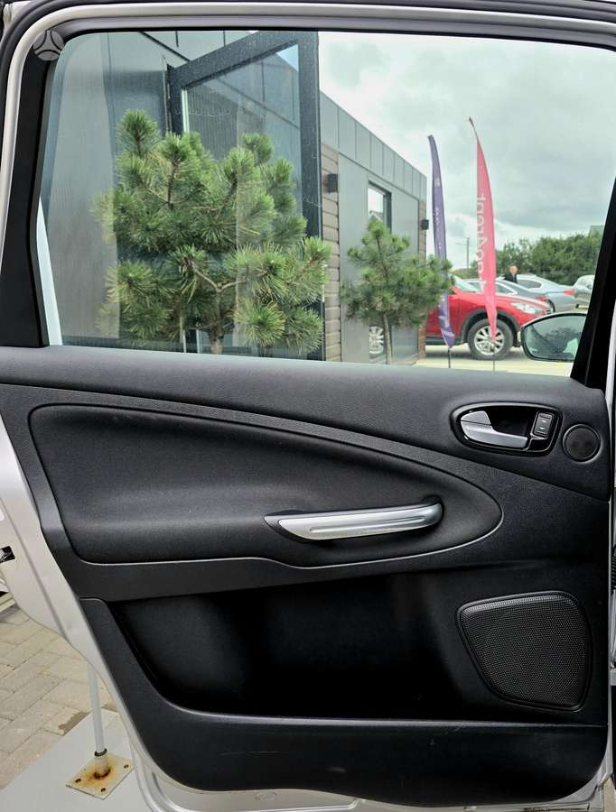 Ford S-MAX 2011 — photo 28